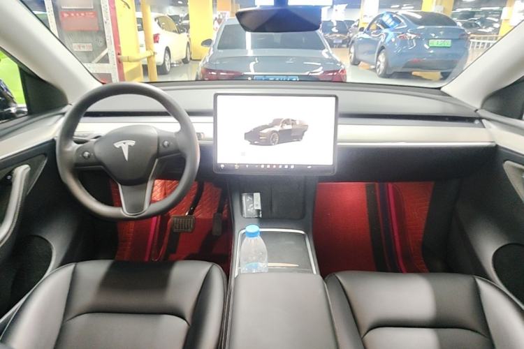 Used Tesla Model Y 2023 Long-Range All-Wheel-Drive Version Center Console