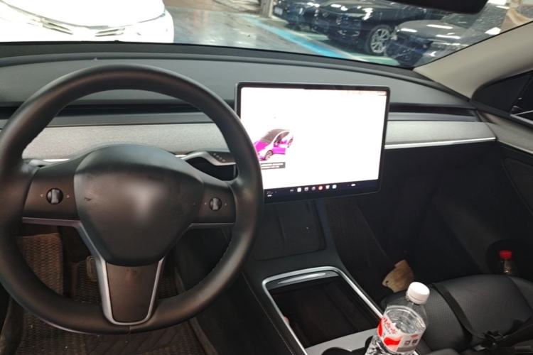 Used Tesla Model Y 2023 Rear-Wheel-Drive Version Center Console
