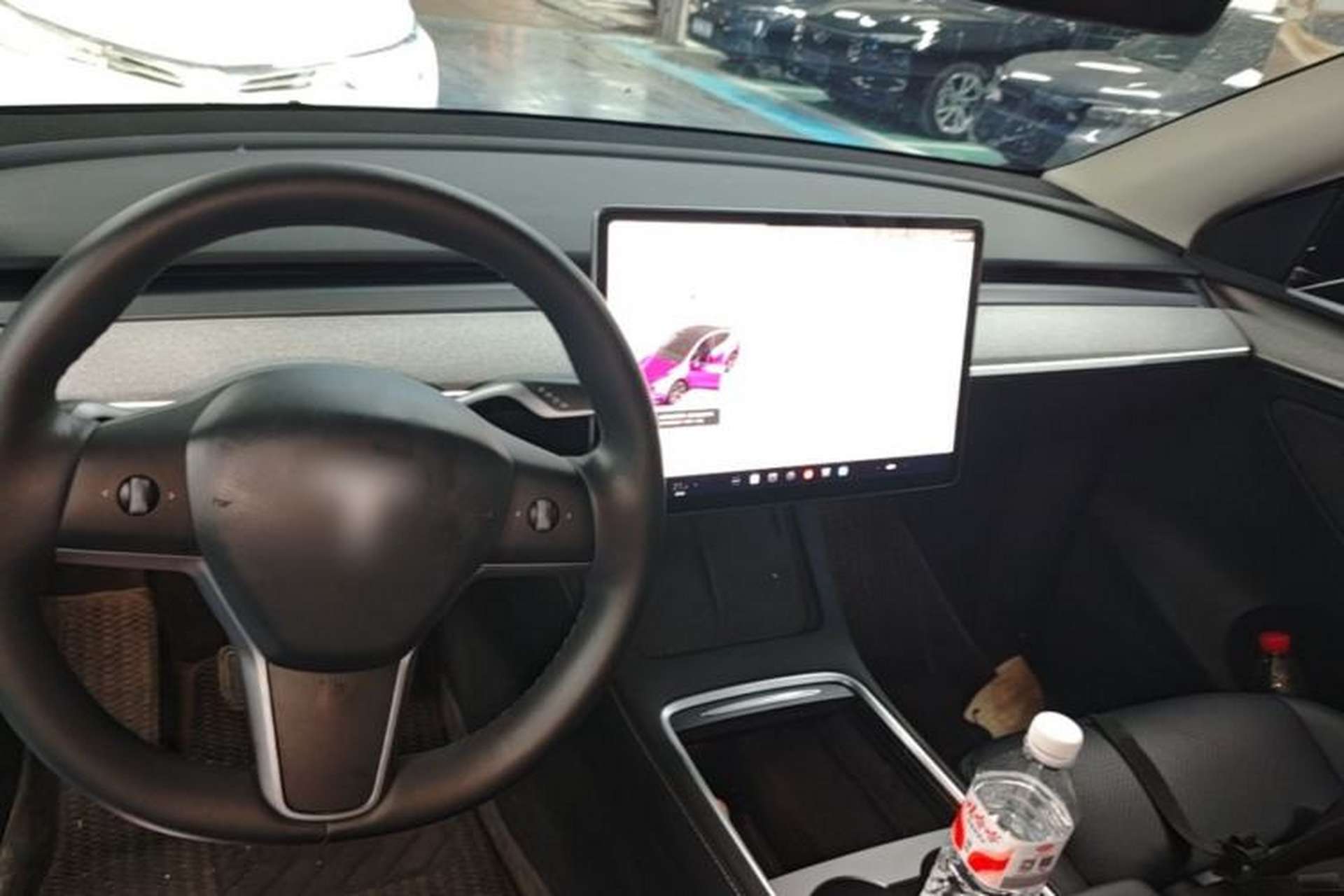 Used Tesla Model Y 2023 Rear-Wheel-Drive Version Center Console