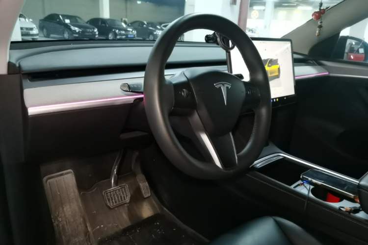 Used Tesla Model Y 2023 Rear-Wheel-Drive Version Center Console
