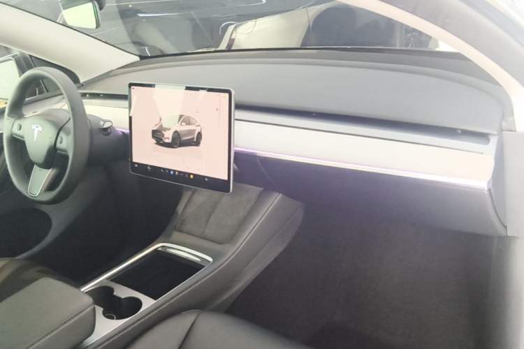Used Tesla Model Y 2023 Long-Range All-Wheel-Drive Version Center Console