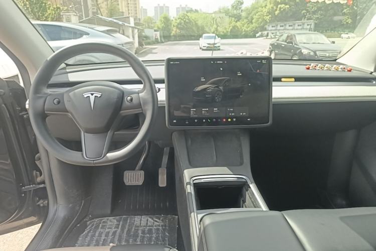 Used Tesla Model Y 2023 Rear-Wheel-Drive Version Center Console