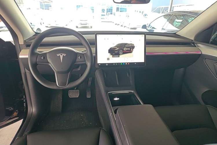 Used Tesla Model Y 2023 Rear-Wheel-Drive Version Center Console