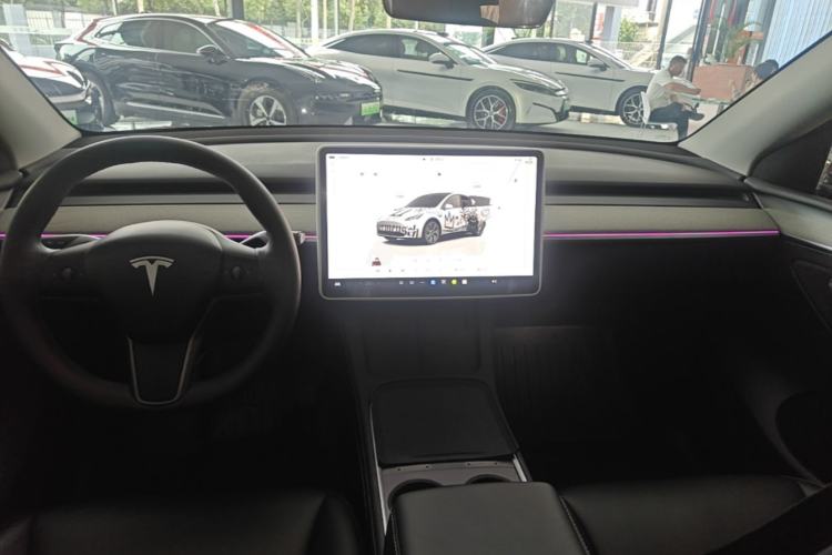 Used Tesla Model Y 2023 Rear-Wheel-Drive Version Center Console