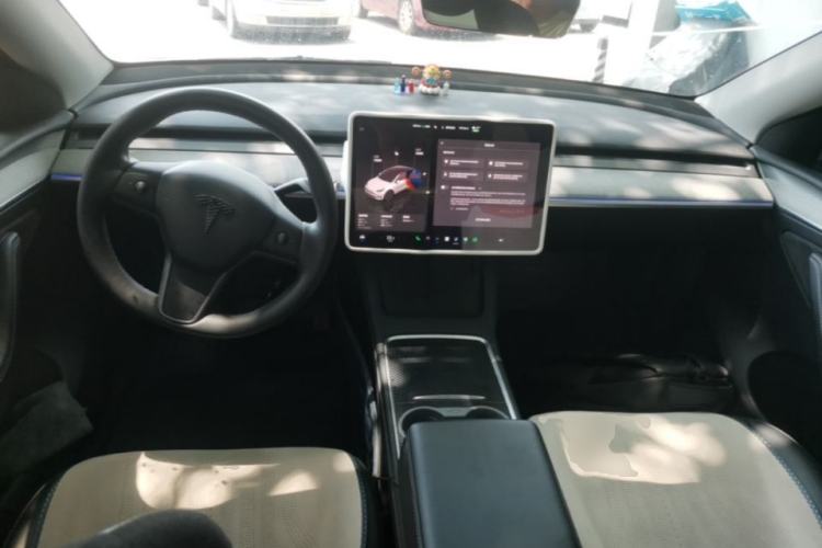 Used Tesla Model Y 2023 Rear-Wheel-Drive Version Center Console