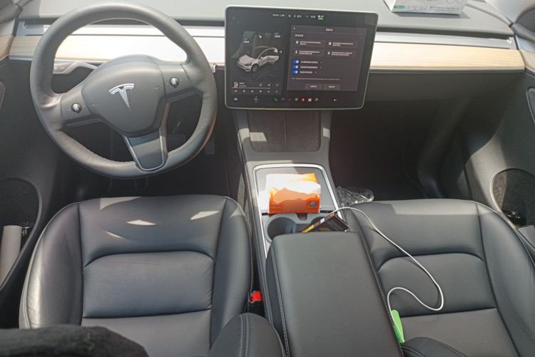 Used Tesla Model Y 2023 Rear-Wheel-Drive Version Center Console