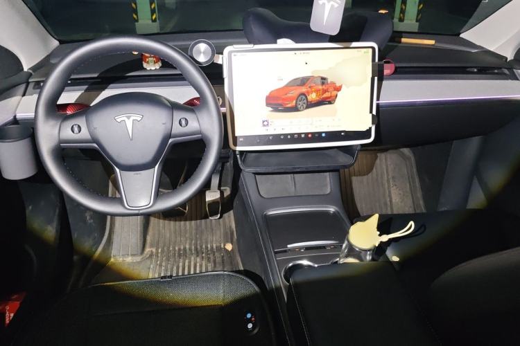 Used Tesla Model Y 2023 Rear-Wheel-Drive Version Center Console