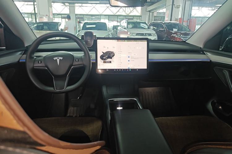 Used Tesla Model Y 2023 Rear-Wheel-Drive Version Center Console