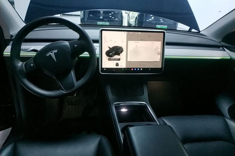 Used Tesla Model Y 2023 Long-Range All-Wheel-Drive Version Center Console