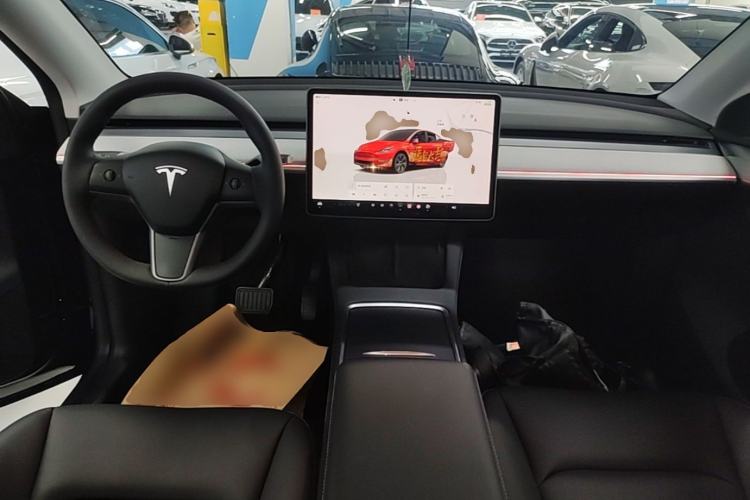 Used Tesla Model Y 2023 Long-Range All-Wheel-Drive Version Center Console