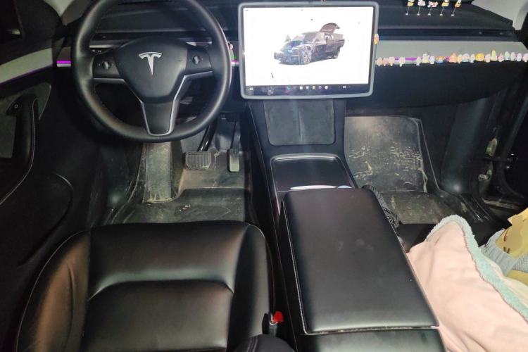 Used Tesla Model Y 2023 Rear-Wheel-Drive Version Center Console