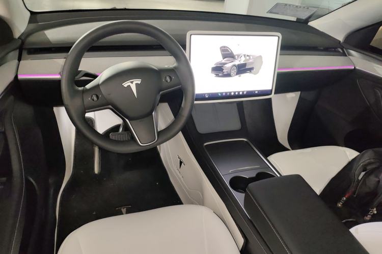 Used Tesla Model Y 2023 Long-Range All-Wheel-Drive Version Center Console