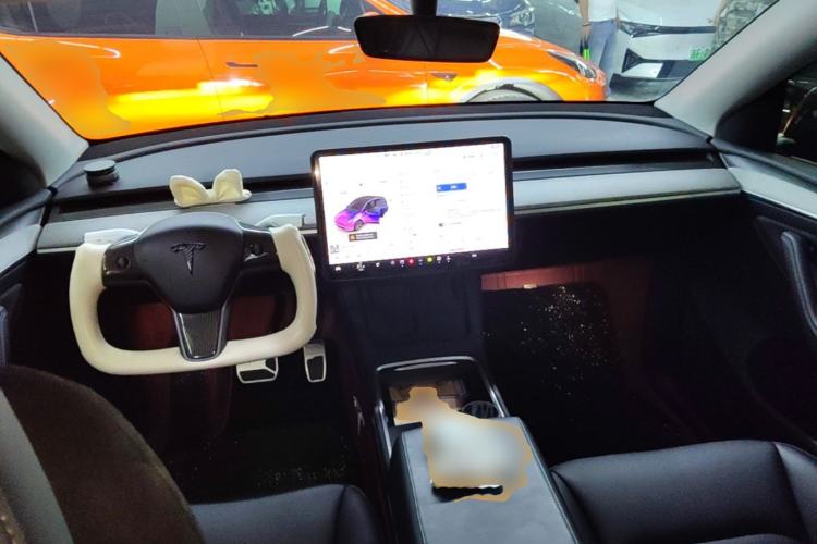 Used Tesla Model Y 2023 Rear-Wheel-Drive Version Center Console