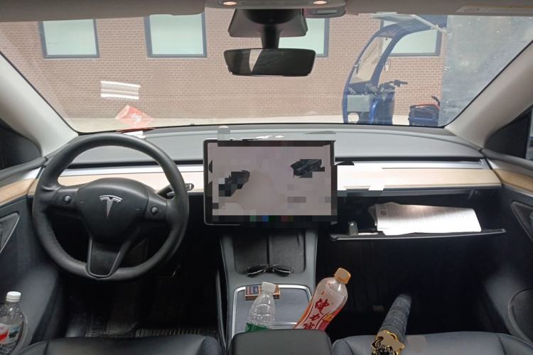 Used Tesla Model Y 2023 Long-Range All-Wheel-Drive Version Center Console
