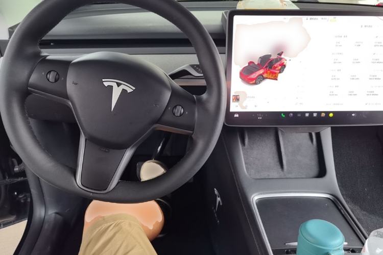 Used Tesla Model Y 2023 Rear-Wheel-Drive Version Center Console