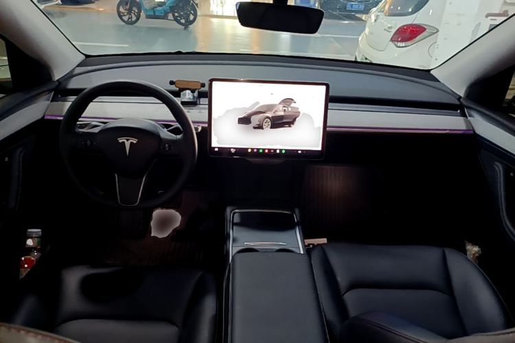 Used Tesla Model Y 2023 Long-Range All-Wheel-Drive Version Center Console