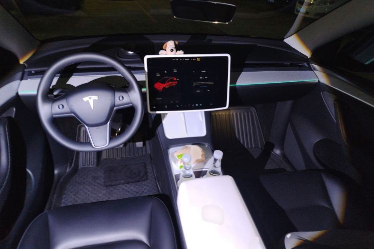 Used Tesla Model Y 2023 Rear-Wheel-Drive Version Center Console