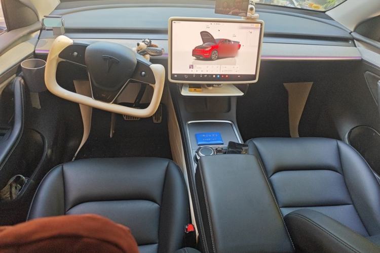 Used Tesla Model Y 2023 Rear-Wheel-Drive Version Center Console
