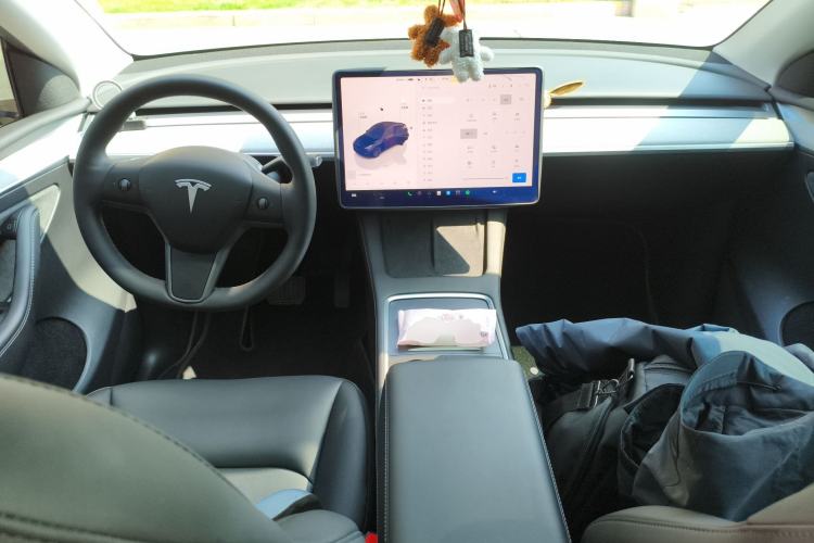 Used Tesla Model Y 2023 Rear-Wheel-Drive Version Center Console