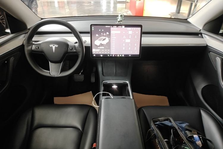 Used Tesla Model Y 2023 Rear-Wheel-Drive Version Center Console