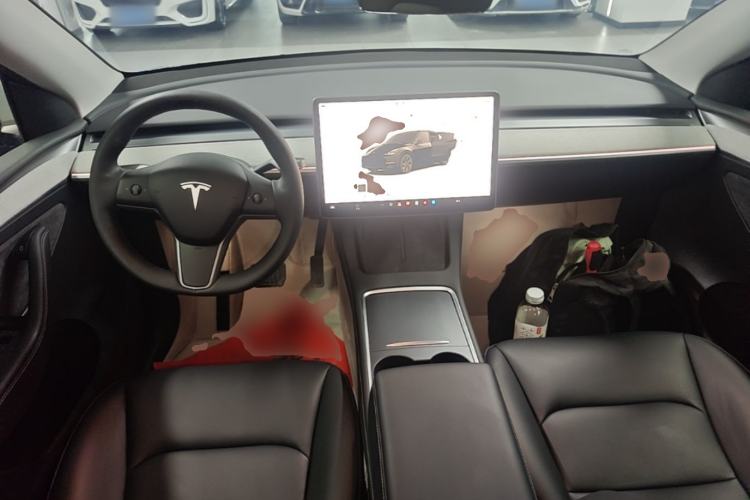 Used Tesla Model Y 2023 Long-Range All-Wheel-Drive Version Center Console