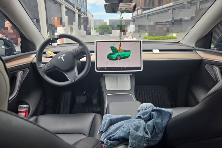 Used Tesla Model Y 2023 Rear-Wheel-Drive Version Center Console