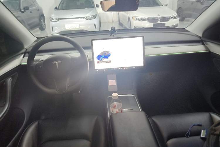 Used Tesla Model Y 2023 Rear-Wheel-Drive Version Center Console