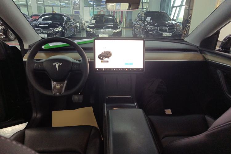 Used Tesla Model Y 2023 Long-Range All-Wheel-Drive Version Center Console