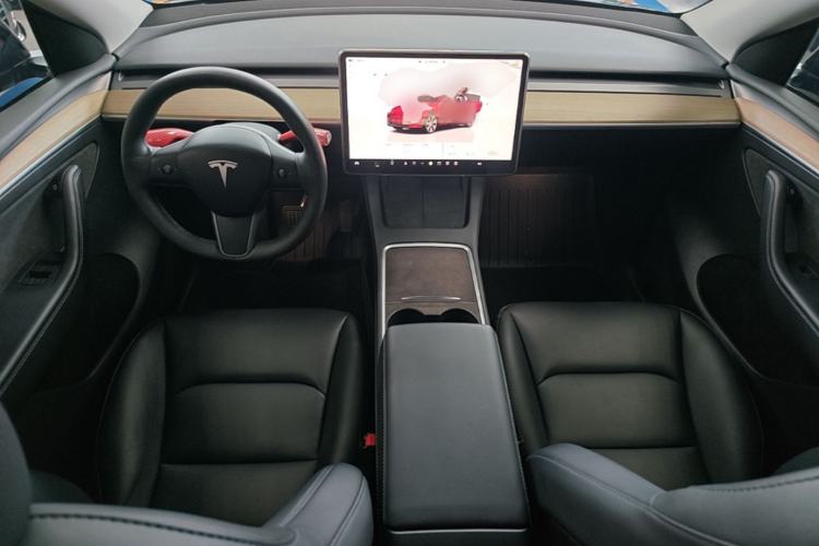 Used Tesla Model Y 2023 Long-Range All-Wheel-Drive Version Center Console