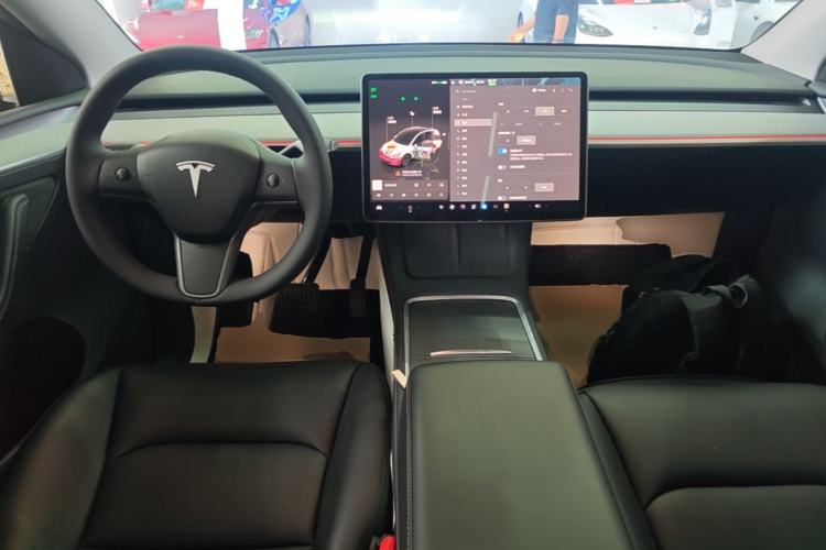 Used Tesla Model Y 2023 Long-Range All-Wheel-Drive Version Center Console