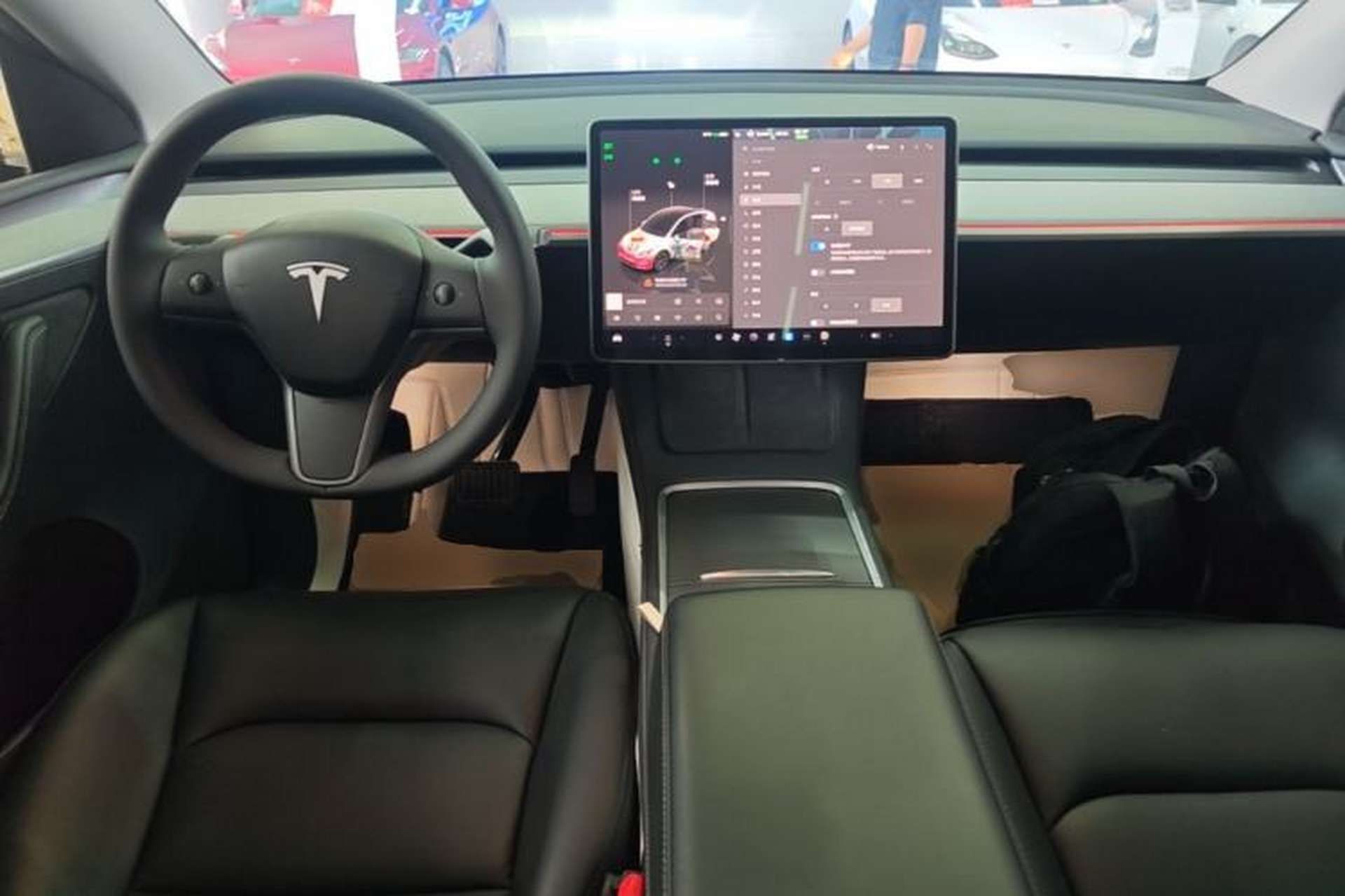 Used Tesla Model Y 2023 Long-Range All-Wheel-Drive Version Center Console