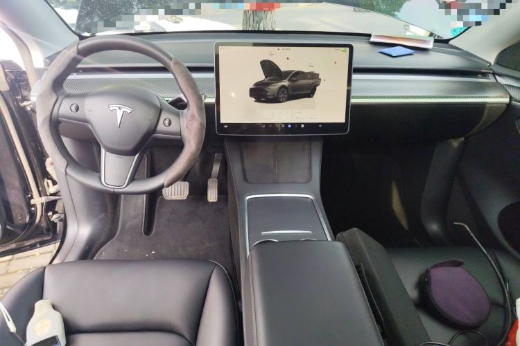 Used Tesla Model Y 2023 Rear-Wheel-Drive Version Center Console