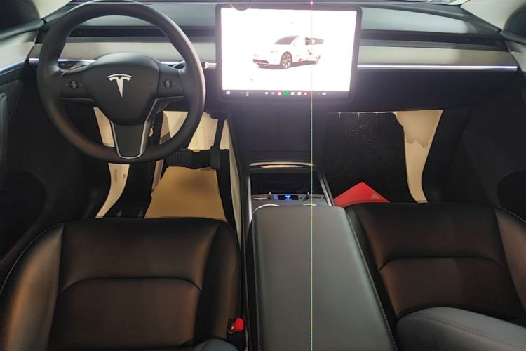 Used Tesla Model Y 2023 Long-Range All-Wheel-Drive Version Center Console