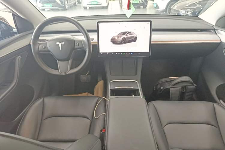 Used Tesla Model Y 2023 Rear-Wheel-Drive Version Center Console