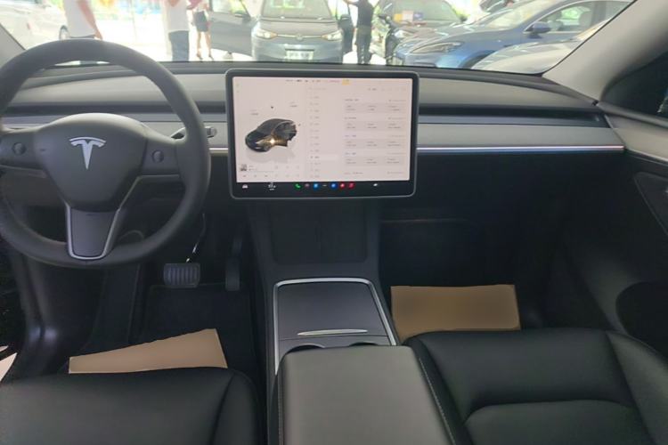 Used Tesla Model Y 2023 Rear-Wheel-Drive Version Center Console