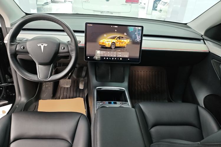 Used Tesla Model Y 2023 Rear-Wheel-Drive Version Center Console