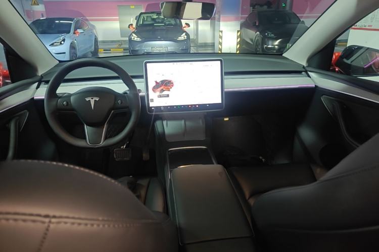 Used Tesla Model Y 2023 Rear-Wheel-Drive Version Center Console