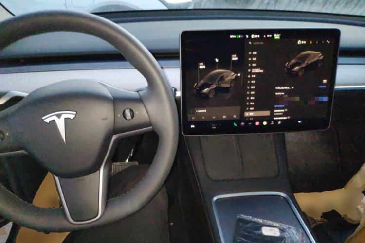 Used Tesla Model Y 2023 Rear-Wheel-Drive Version Center Console