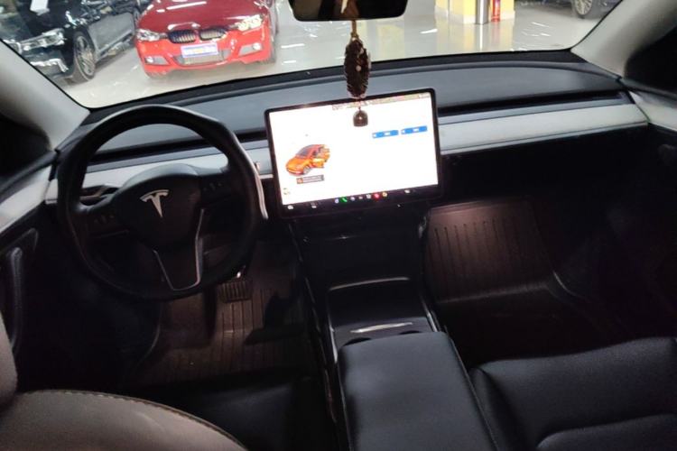 Used Tesla Model Y 2023 Long-Range All-Wheel-Drive Version Center Console