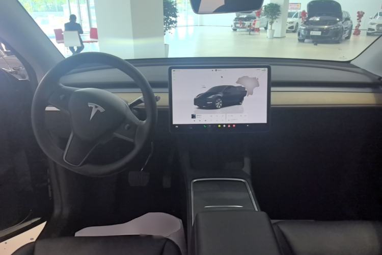 Used Tesla Model Y 2023 Long-Range All-Wheel-Drive Version Center Console