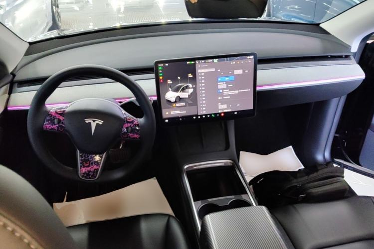 Used Tesla Model Y 2023 Rear-Wheel-Drive Version Center Console