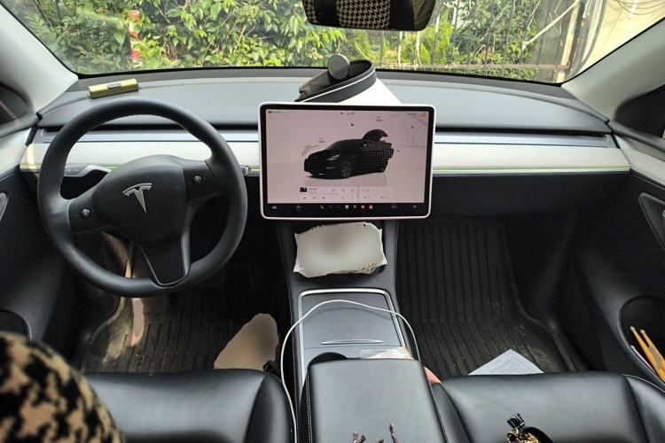 Used Tesla Model Y 2023 Rear-Wheel-Drive Version Center Console