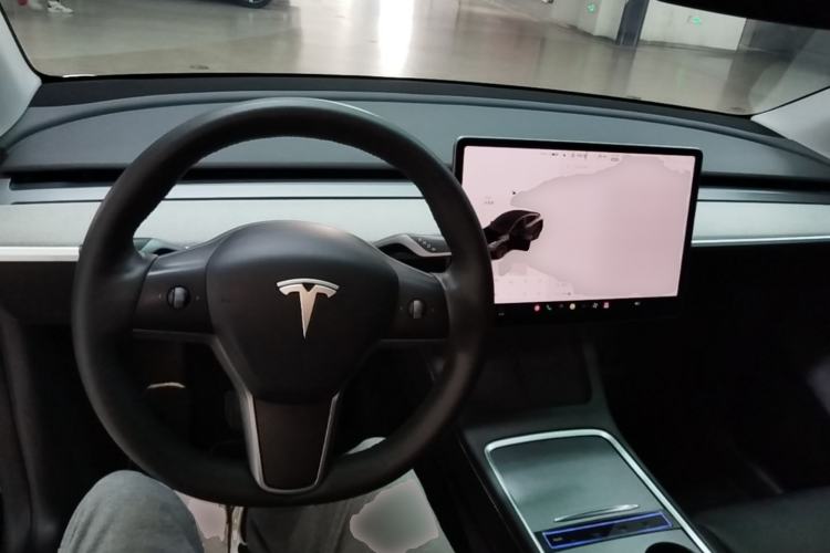 Used Tesla Model Y 2023 Rear-Wheel-Drive Version Center Console
