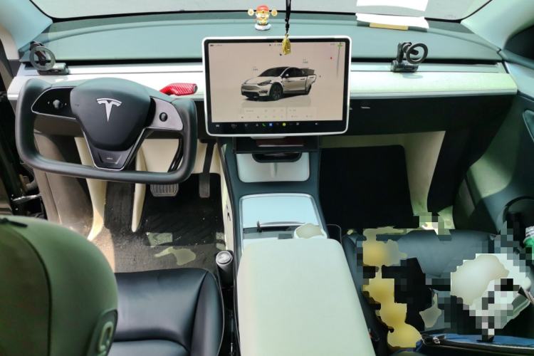 Used Tesla Model Y 2023 Long-Range All-Wheel-Drive Version Center Console