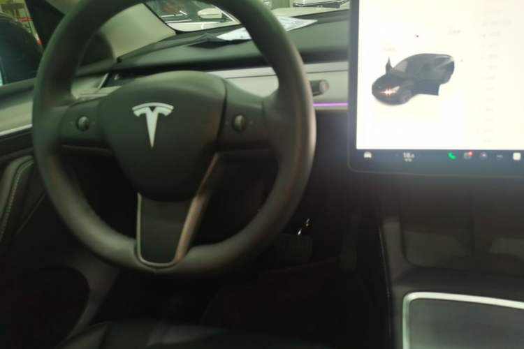 Used Tesla Model Y 2023 Rear-Wheel-Drive Version Center Console