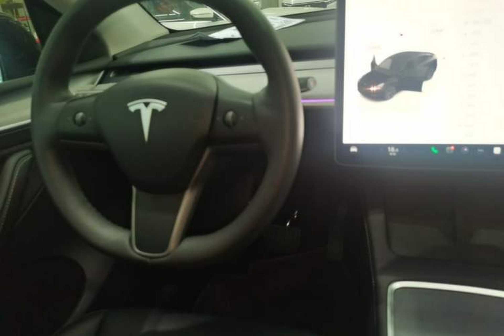Used Tesla Model Y 2023 Rear-Wheel-Drive Version Center Console