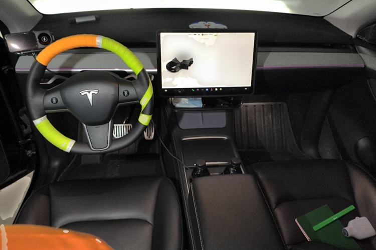 Used Tesla Model Y 2023 Rear-Wheel-Drive Version Center Console