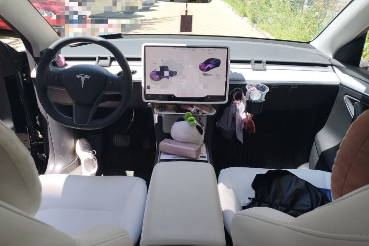 Used Tesla Model Y 2023 Rear-Wheel-Drive Version Center Console