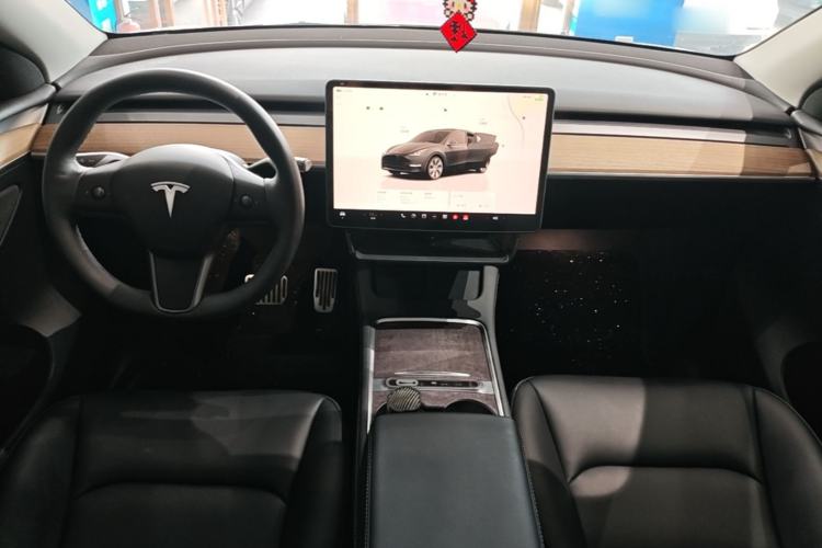 Used Tesla Model Y 2023 Long-Range All-Wheel-Drive Version Center Console