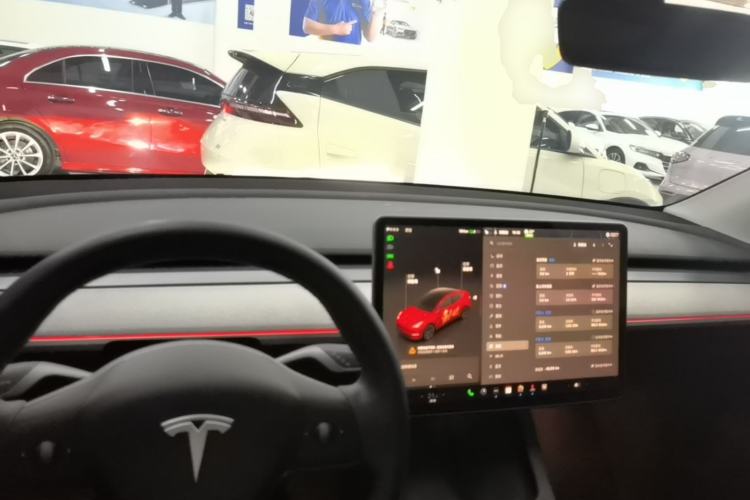 Used Tesla Model Y 2023 Long-Range All-Wheel-Drive Version Center Console